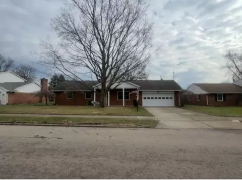 1001 Maplecrest Dr, Troy, OH 45373