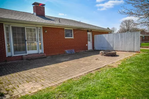 Exterior - 600 Ionic Cir, Enon, OH 45323 photo 6 of 10