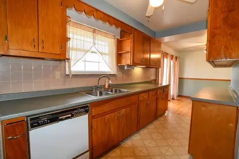 Kitchen - 600 Ionic Cir, Enon, OH 45323 photo 3 of 3