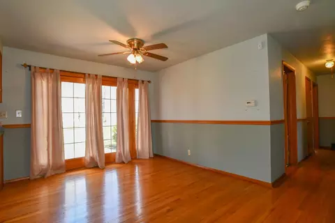Living - 600 Ionic Cir, Enon, OH 45323 photo 4 of 5
