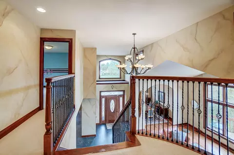 Entry Way - 663 Aberfelda Dr, Springfield, OH 45504 photo 9 of 11