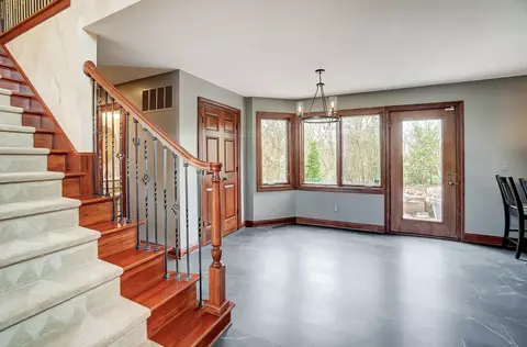 Entry Way - 663 Aberfelda Dr, Springfield, OH 45504 photo 3 of 11