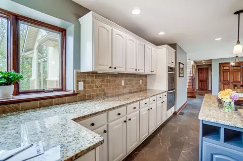 Kitchen - 663 Aberfelda Dr, Springfield, OH 45504 photo 7 of 9