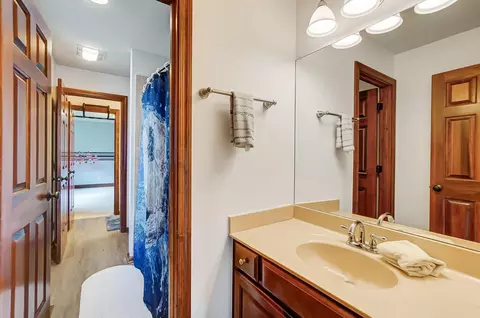 Bath - 663 Aberfelda Dr, Springfield, OH 45504 photo 7 of 10