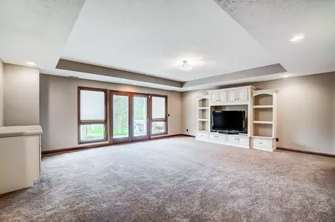 Living - 663 Aberfelda Dr, Springfield, OH 45504 photo 7 of 9