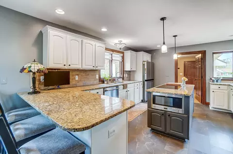 Kitchen - 663 Aberfelda Dr, Springfield, OH 45504 photo 2 of 9