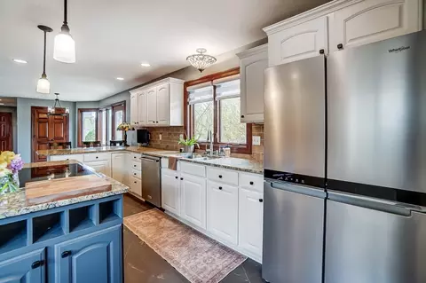 Kitchen - 663 Aberfelda Dr, Springfield, OH 45504 photo 5 of 9