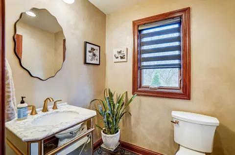 Bath - 663 Aberfelda Dr, Springfield, OH 45504 photo 1 of 10