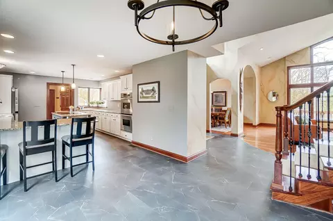 Entry Way - 663 Aberfelda Dr, Springfield, OH 45504 photo 5 of 11