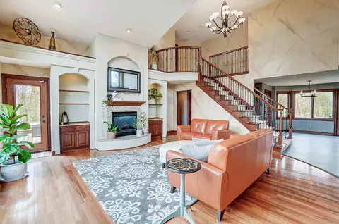Living - 663 Aberfelda Dr, Springfield, OH 45504 photo 5 of 9
