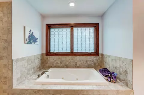 Bath - 663 Aberfelda Dr, Springfield, OH 45504 photo 4 of 10