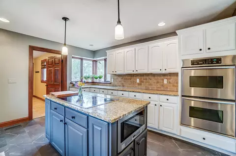 Kitchen - 663 Aberfelda Dr, Springfield, OH 45504 photo 9 of 9