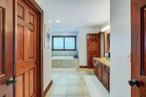 Entry Way - 663 Aberfelda Dr, Springfield, OH 45504 photo 7 of 11