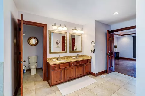 Bath - 663 Aberfelda Dr, Springfield, OH 45504 photo 6 of 10