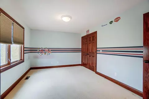 Bedroom - 663 Aberfelda Dr, Springfield, OH 45504 photo 6 of 12