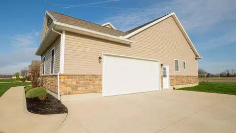 106 Timber Trl, Anna, OH 45302 photo 4