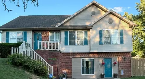 1572 Uplands Dr, Springfield, OH 45506
