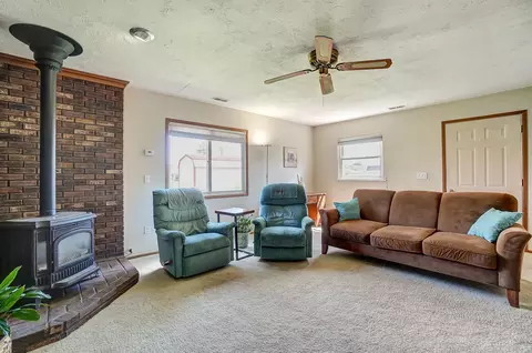 Living - 3146 Haverhill St, Springfield, OH 45503 photo 6 of 6
