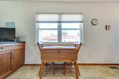 Dining - 3146 Haverhill St, Springfield, OH 45503 photo 1 of 4