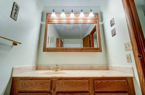 Bath - 3146 Haverhill St, Springfield, OH 45503 photo 5 of 7