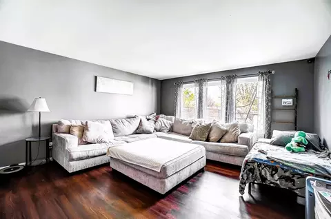 Living - 437 Geron Dr, Springfield, OH 45505 photo 1 of 3