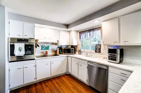 Kitchen - 437 Geron Dr, Springfield, OH 45505 photo 3 of 4