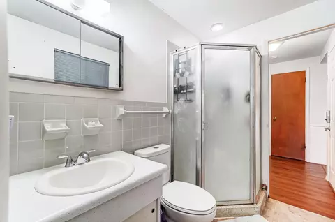 Bath - 437 Geron Dr, Springfield, OH 45505 photo 1 of 3