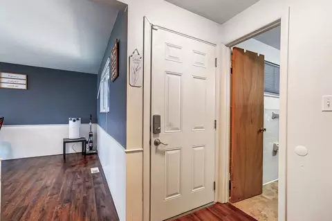 Entry Way - 437 Geron Dr, Springfield, OH 45505 photo 1 of 2