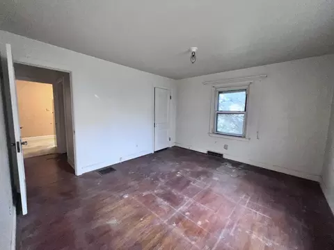 Bedroom - 516 Belleaire Ave, Springfield, OH 45503 photo 2 of 7