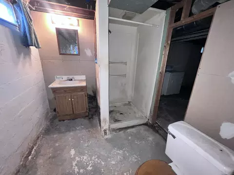 Bath - 516 Belleaire Ave, Springfield, OH 45503 photo 3 of 6