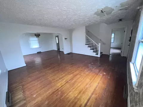 Living - 516 Belleaire Ave, Springfield, OH 45503 photo 4 of 10