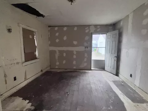 Living - 516 Belleaire Ave, Springfield, OH 45503 photo 8 of 10