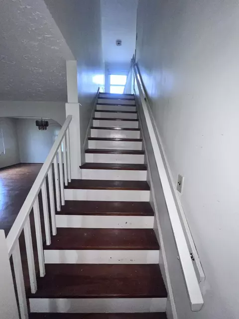 Entry Way - 516 Belleaire Ave, Springfield, OH 45503 photo 2 of 3