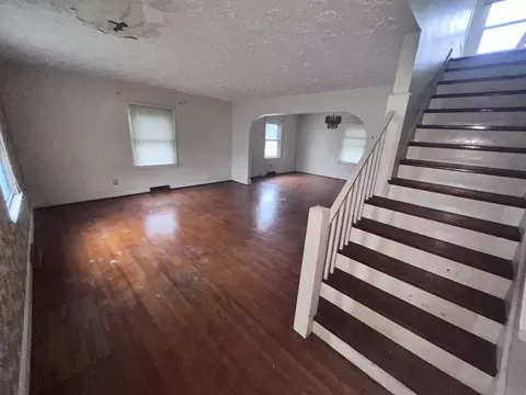 Living - 516 Belleaire Ave, Springfield, OH 45503 photo 2 of 10