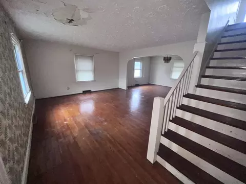 Living - 516 Belleaire Ave, Springfield, OH 45503 photo 1 of 10