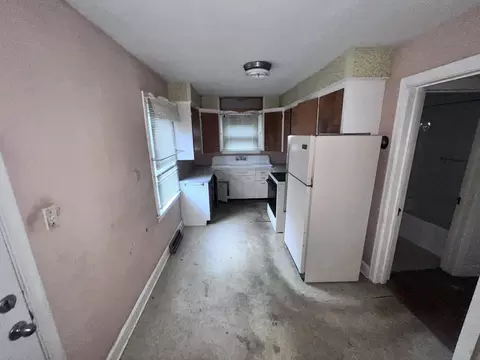 Entry Way - 516 Belleaire Ave, Springfield, OH 45503 photo 1 of 3