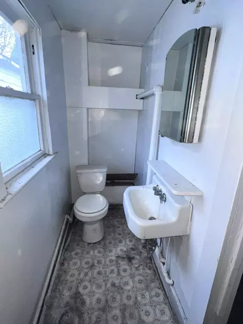 Bath - 516 Belleaire Ave, Springfield, OH 45503 photo 5 of 6