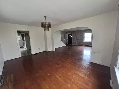 Living - 516 Belleaire Ave, Springfield, OH 45503 photo 5 of 10