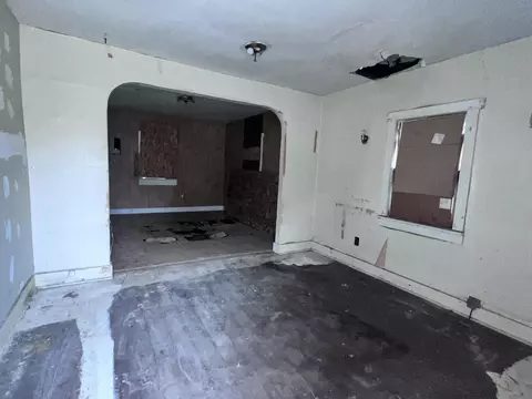 Living - 516 Belleaire Ave, Springfield, OH 45503 photo 6 of 10