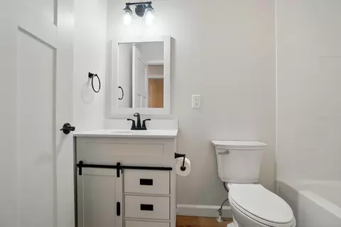 Bath - 3120 E Bluelick Rd, Lima, OH 45801 photo 2 of 15