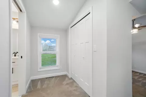 Entry Way - 3120 E Bluelick Rd, Lima, OH 45801 photo 2 of 4