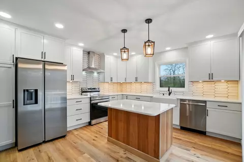 Kitchen - 3120 E Bluelick Rd, Lima, OH 45801 photo 2 of 5