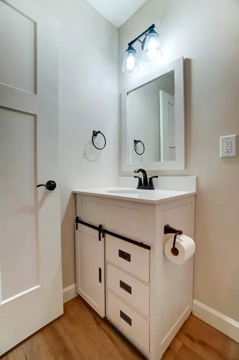 Bath - 3120 E Bluelick Rd, Lima, OH 45801 photo 6 of 15