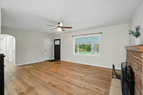 Living - 3120 E Bluelick Rd, Lima, OH 45801 photo 3 of 4