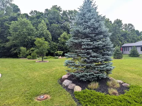 Exterior - 914 Winter Ridge Dr, Sidney, OH 45365 photo 8 of 16