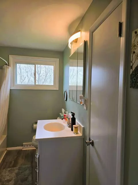 Bath - 1506 Torrence Dr, Springfield, OH 45503 photo 1 of 2