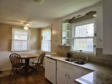 Kitchen - 1506 Torrence Dr, Springfield, OH 45503 photo 4 of 4