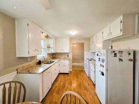 Kitchen - 1506 Torrence Dr, Springfield, OH 45503 photo 2 of 4