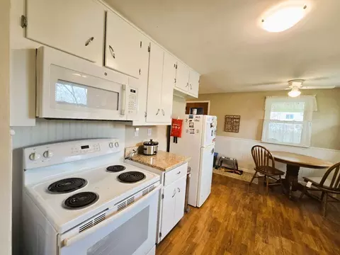 Kitchen - 1506 Torrence Dr, Springfield, OH 45503 photo 3 of 4