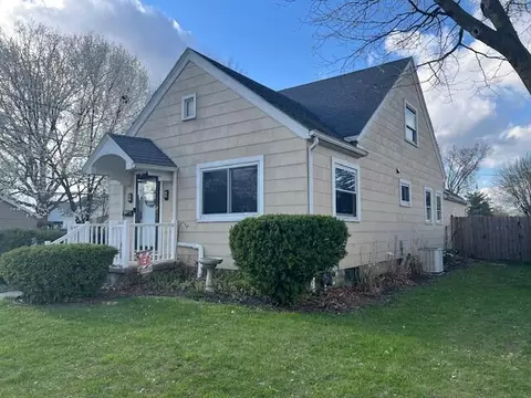 Exterior - 320 Mulberry Pl, Sidney, OH 45365 photo 2 of 5